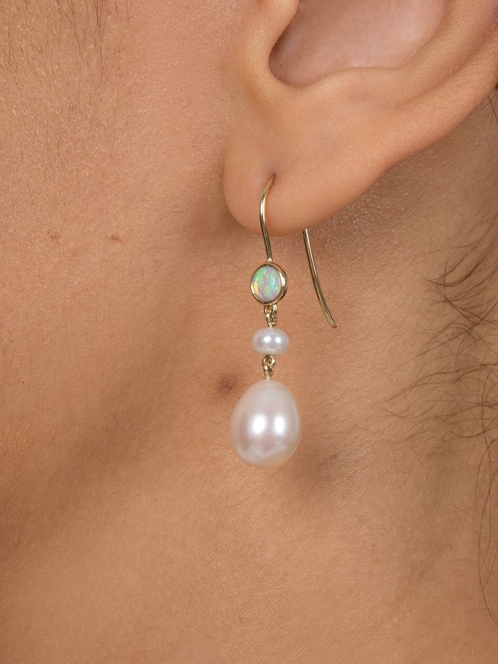 Venus pearl earrings