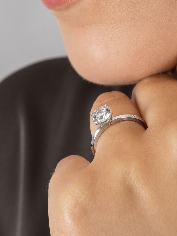 Tiny clash engagement ring, 1,30 ct, white