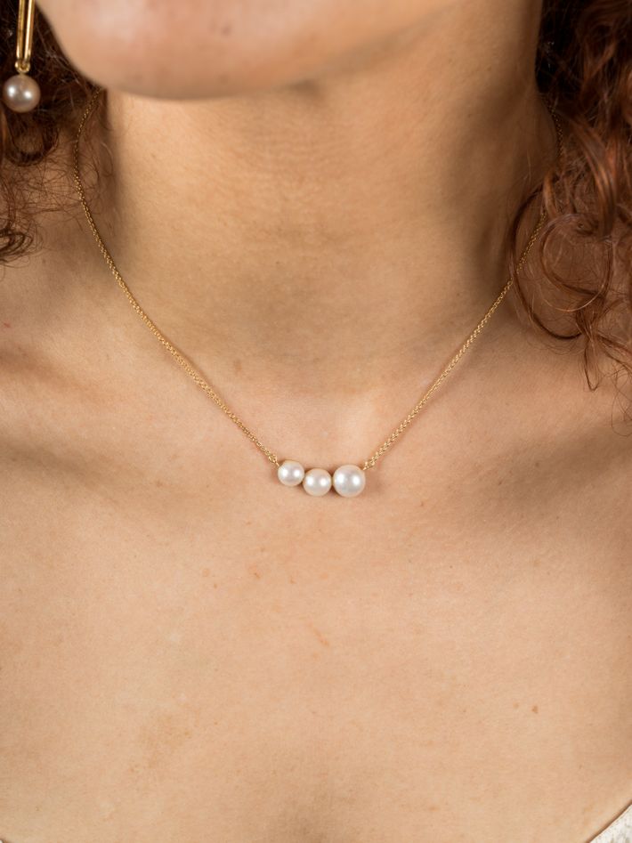 Vera pearl necklace