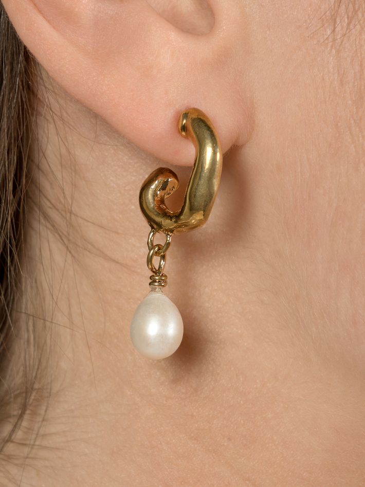 Wave earrings pearls