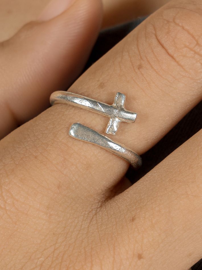 Little cross adjustable ring