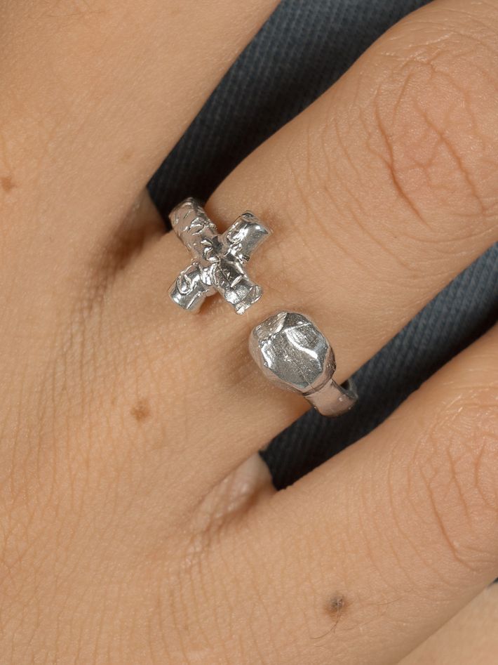 Cross & ball adjustable ring