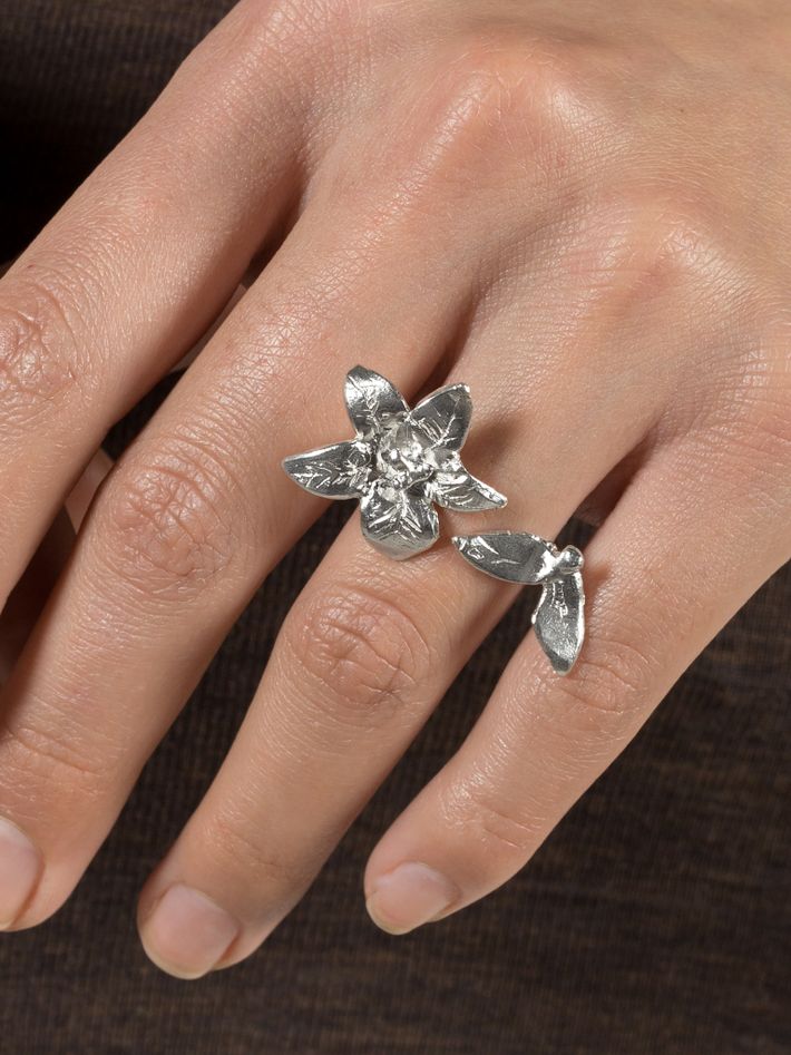 Adjustable flowers double ring