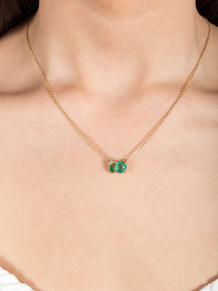 Artisia leaf emerald necklace