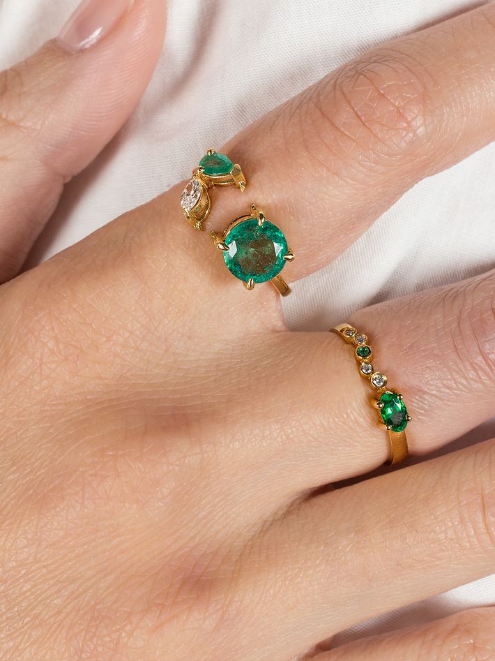 Artisia emerald leaf ring 