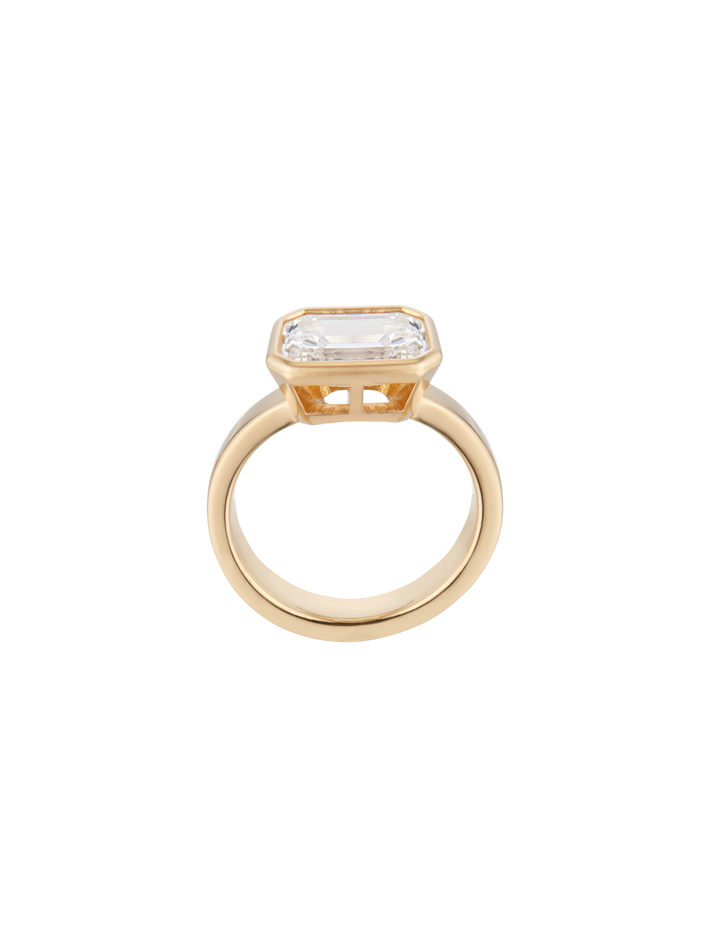 18ct yellow gold emerald cut diamond ring - bezel set 