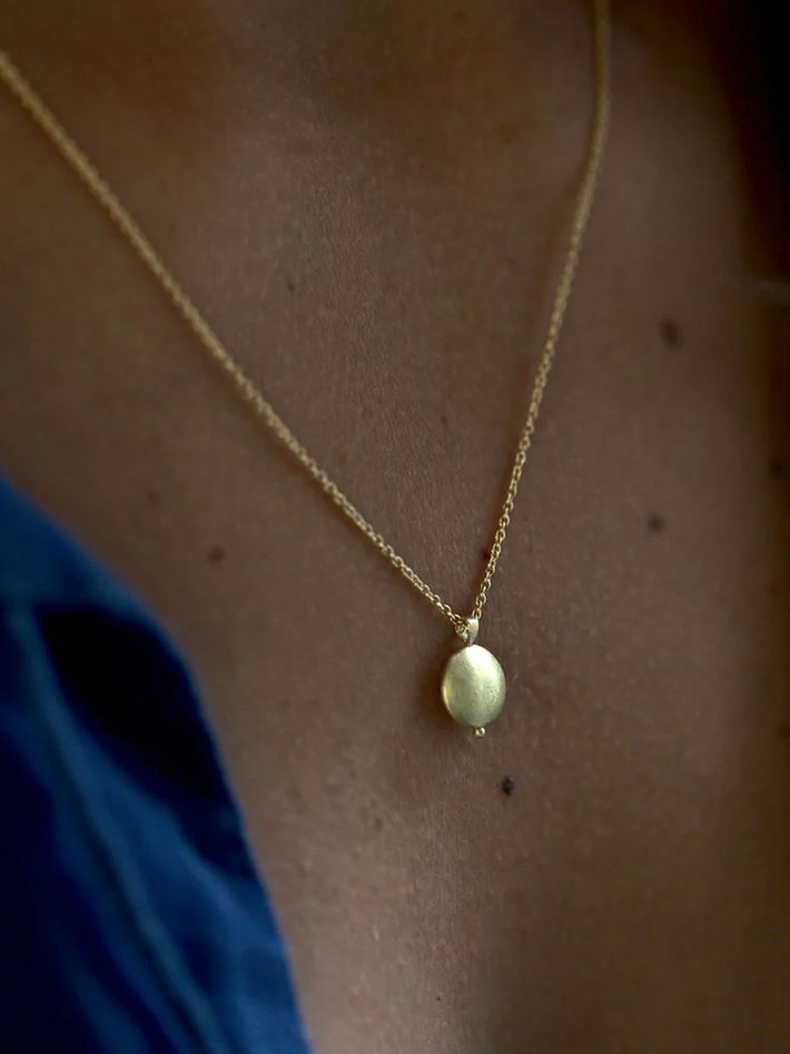 Sara pendant necklace