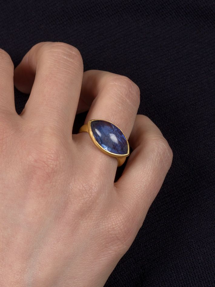 Seed ring in tanzanite