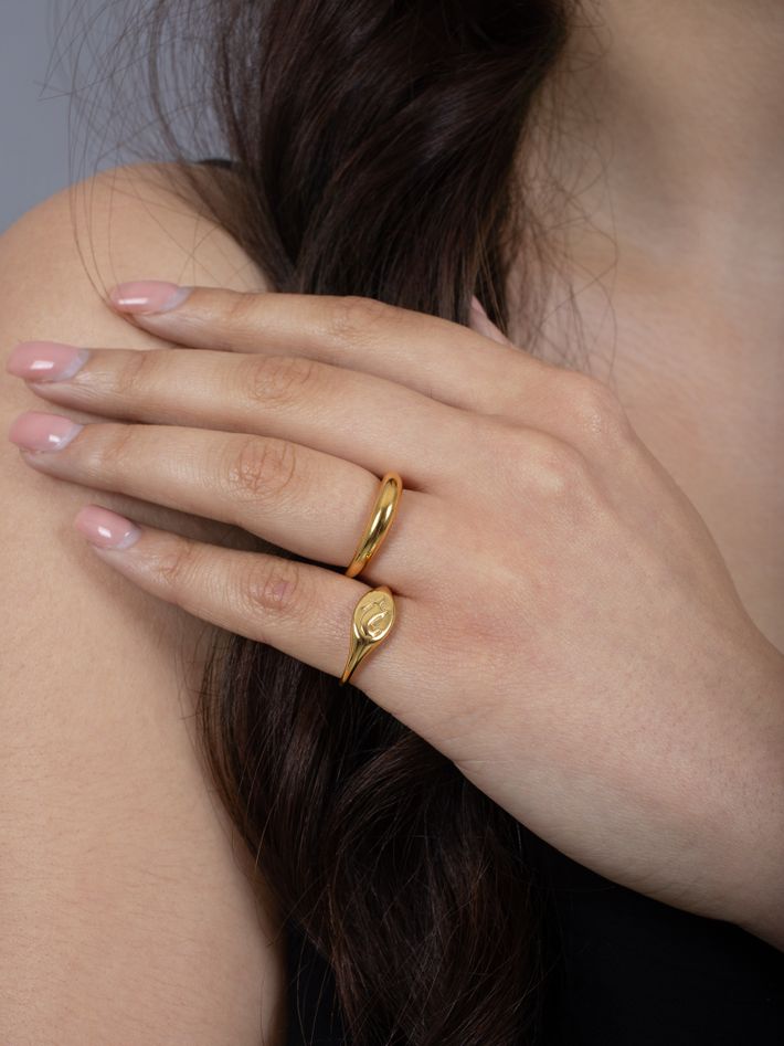 Hare signet ring by IDAMARI | Finematter