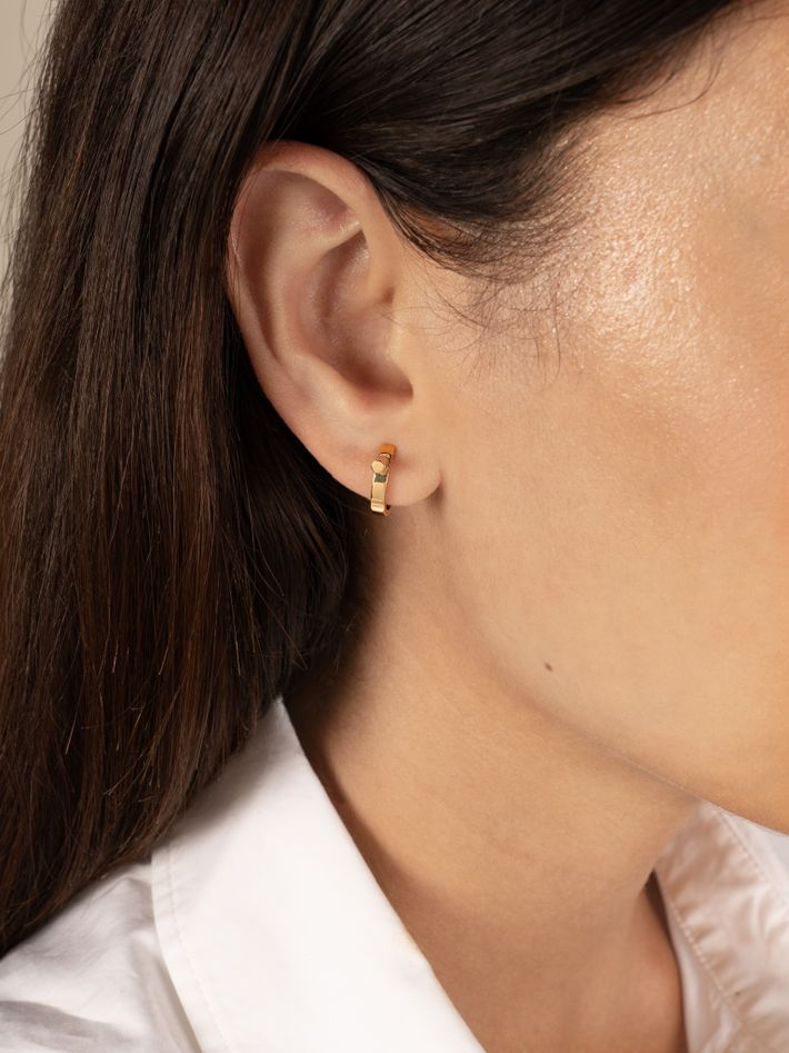Chikka medium earrings with gold pins