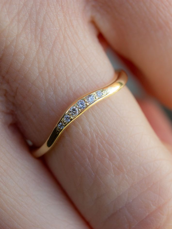 Diamond curved arc band