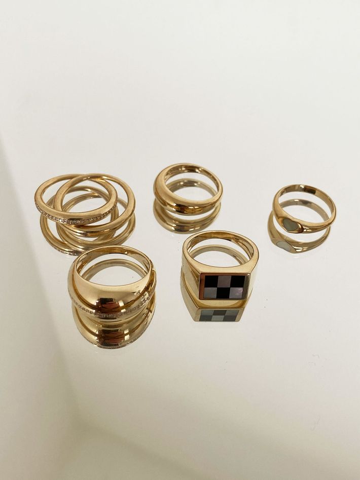 Form ring II with pavé diamonds