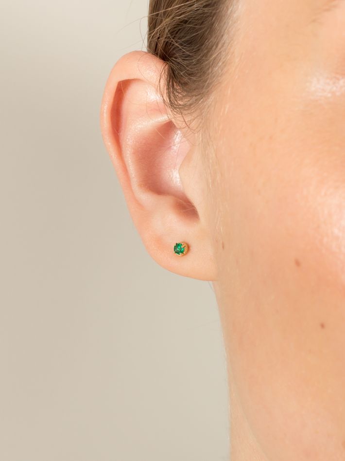 Emerald milgrain stud