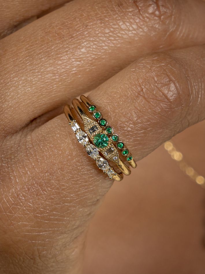 Emerald petite round era ring