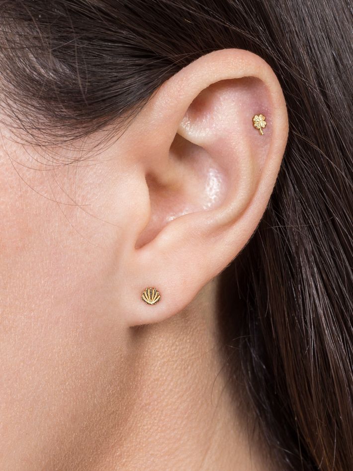 Gold petite studs