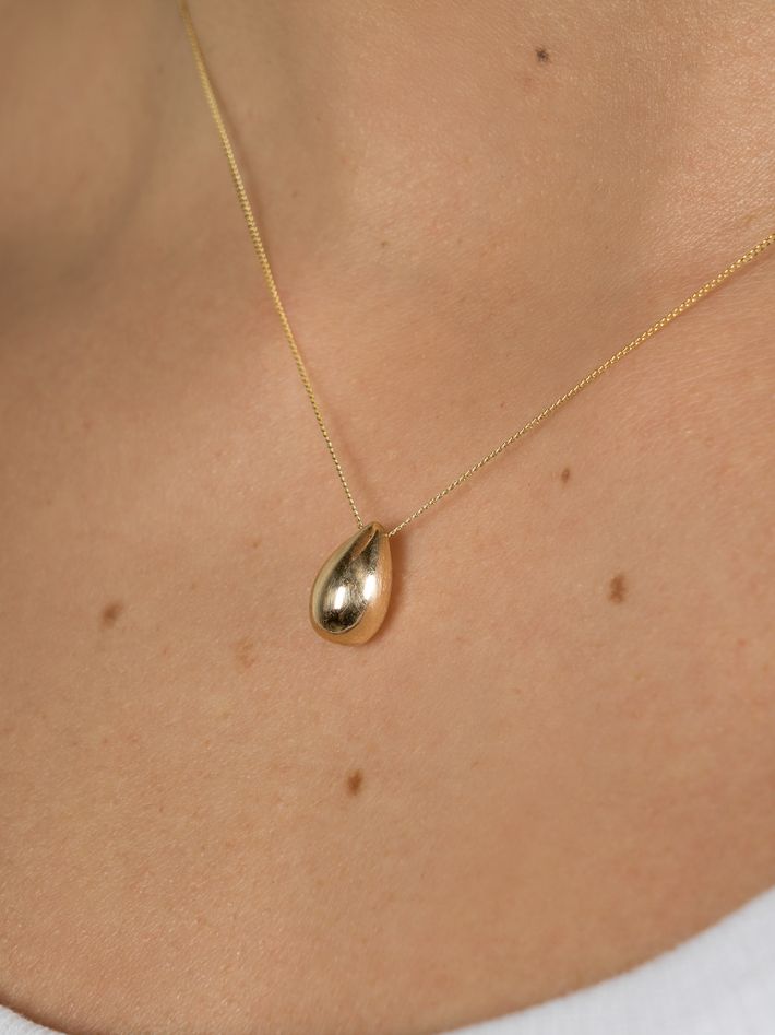 Fine droplet form necklace