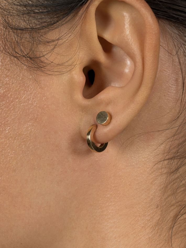 Fine arc earring