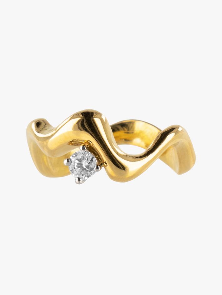 Sculptured curved ring with floating diamond