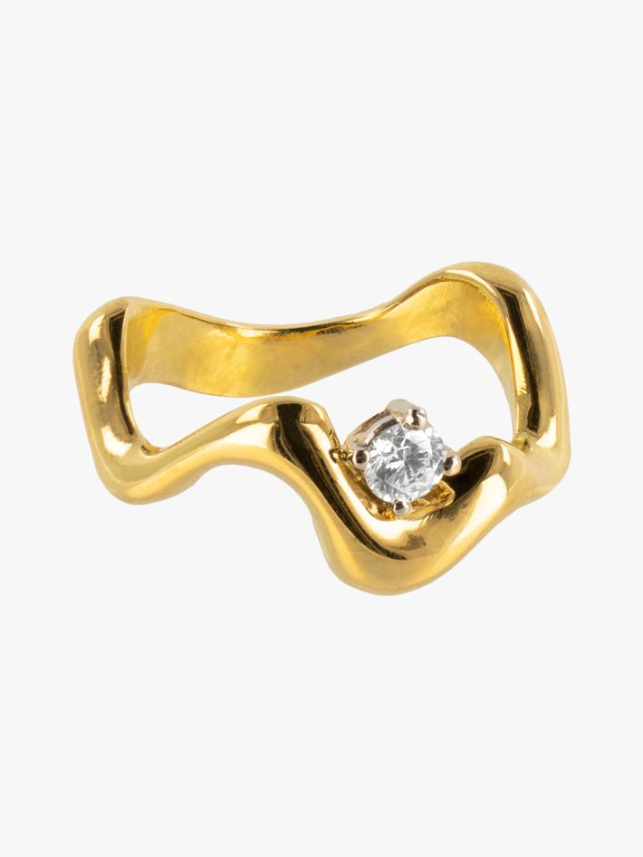 Sculptured curved ring with floating diamond