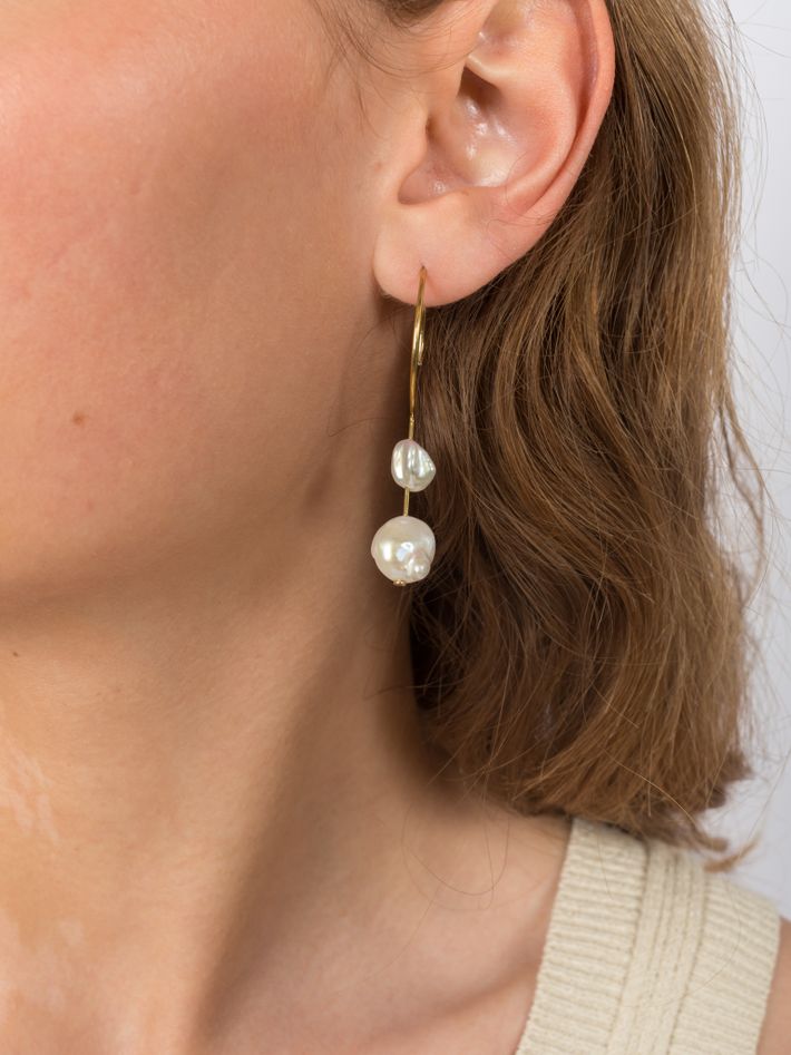 Simple hoops with double freshwater pearls