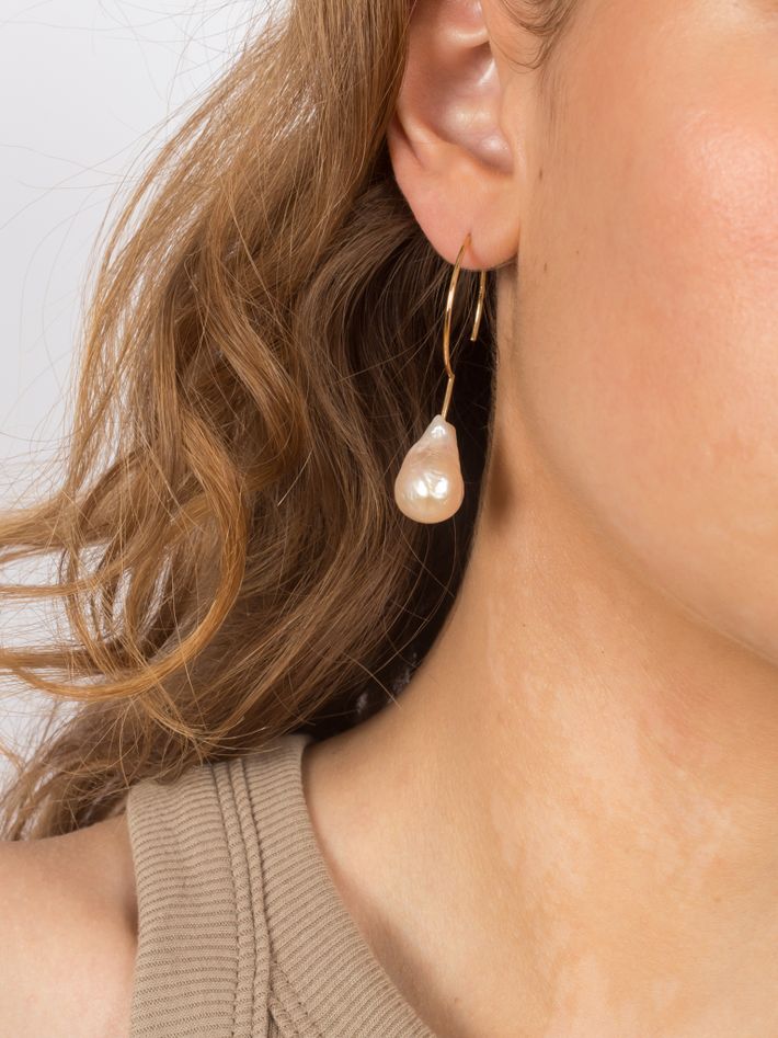 Simple baroque pearl hoop earrings