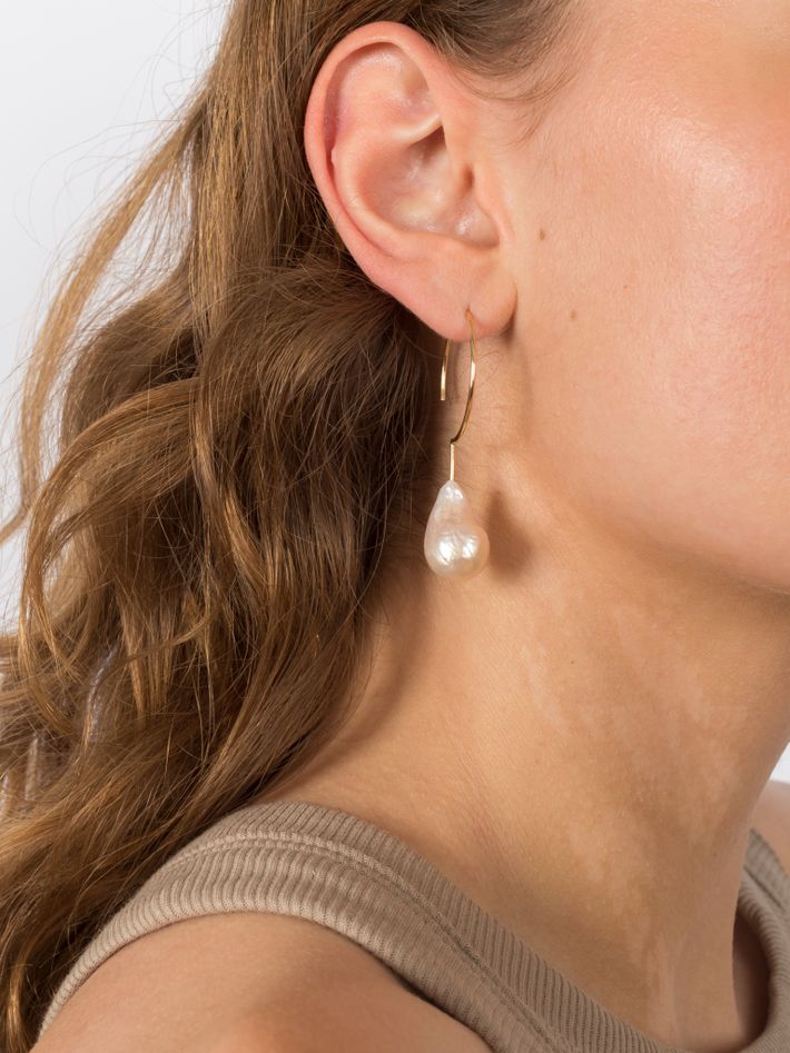 Simple baroque pearl hoop earrings