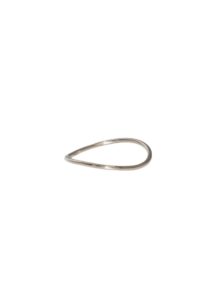 Thin white gold wave ring 