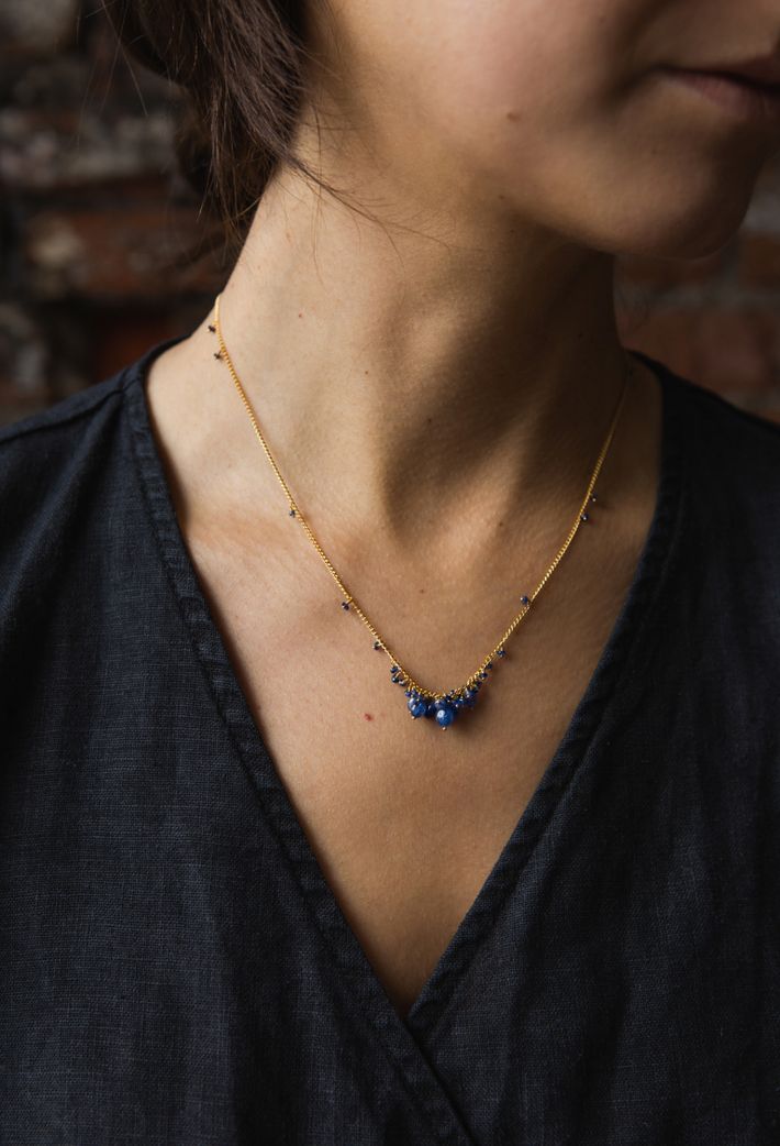 Oval sapphire bead necklace	