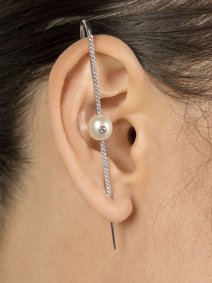 Floating pearl pavé ear pin