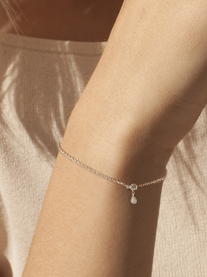 Pear serif bracelet