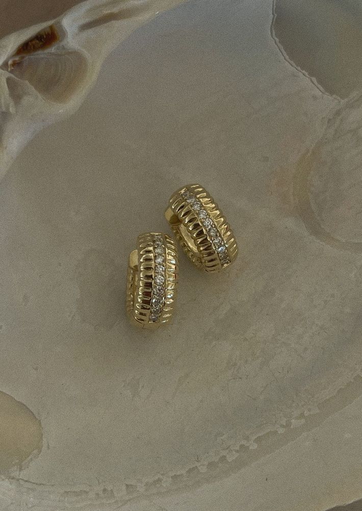 Solis ribbed pavé diamond earrings