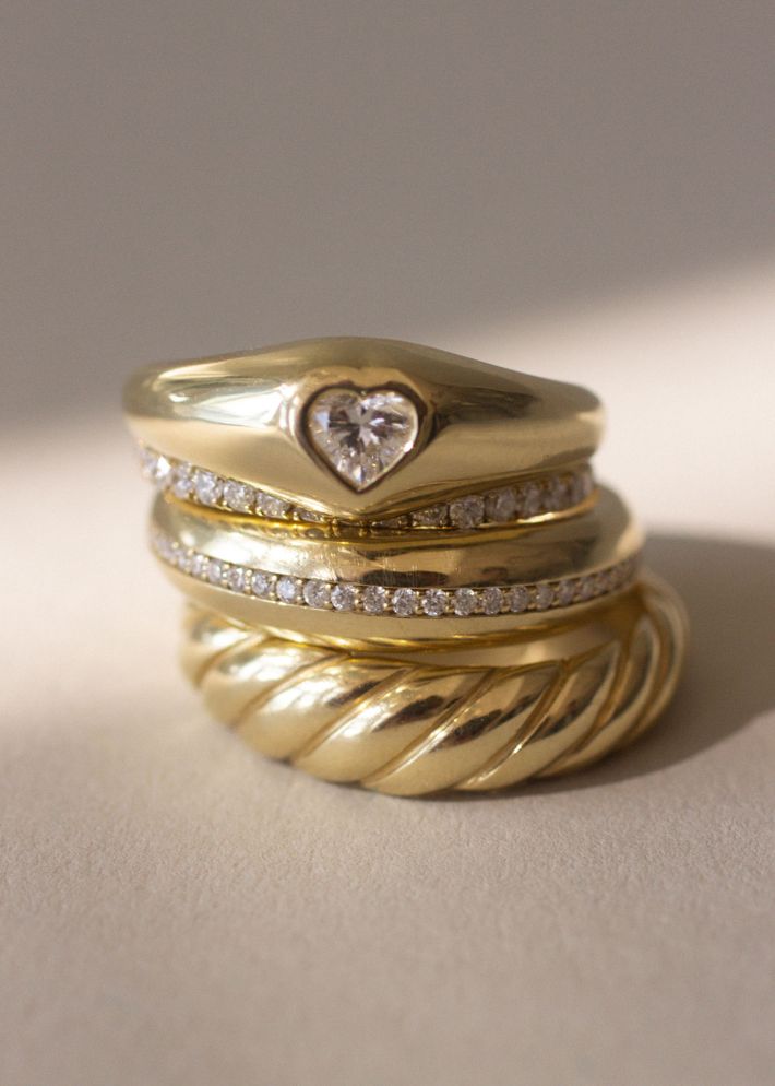 Heart signet ring diamond