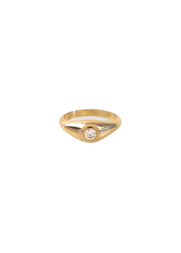 Round signet ring diamond