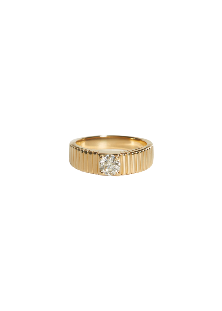 Solis ribbed ring round diamond 0.5 carat