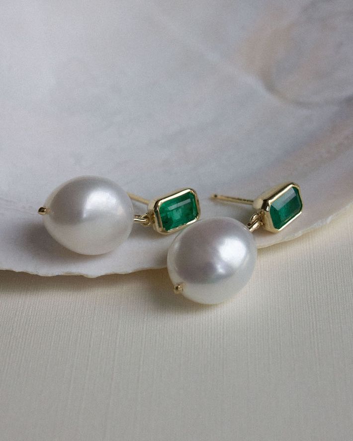 Baroque pearl drop earrings emerald