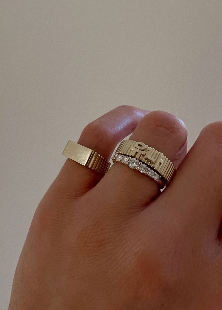 Heritage ribbed name ring