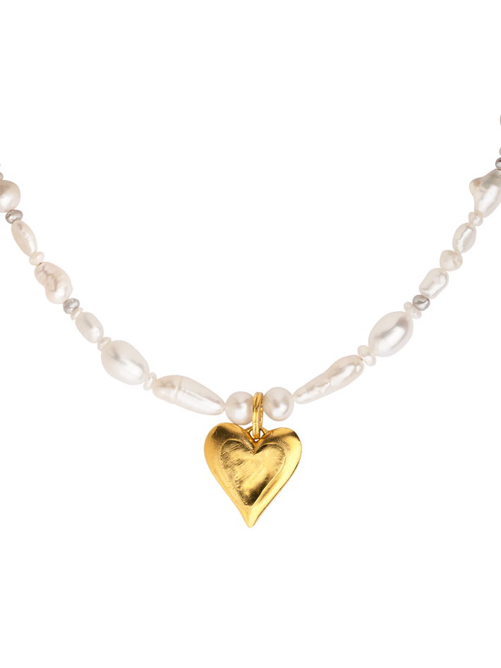 A joyas heart with baroque pearls