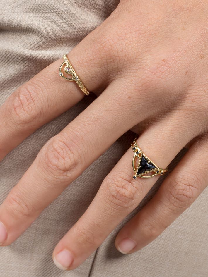 North star triangle ring -noir