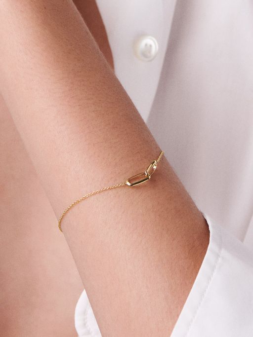 Linked bracelet photo