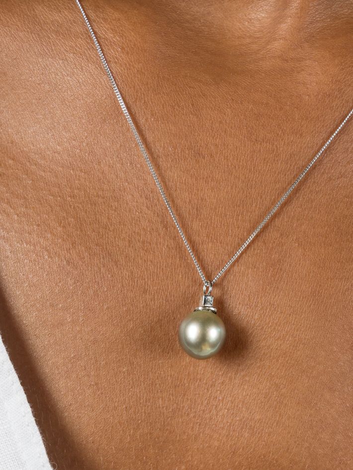 Dark grey tahitian pearl necklace