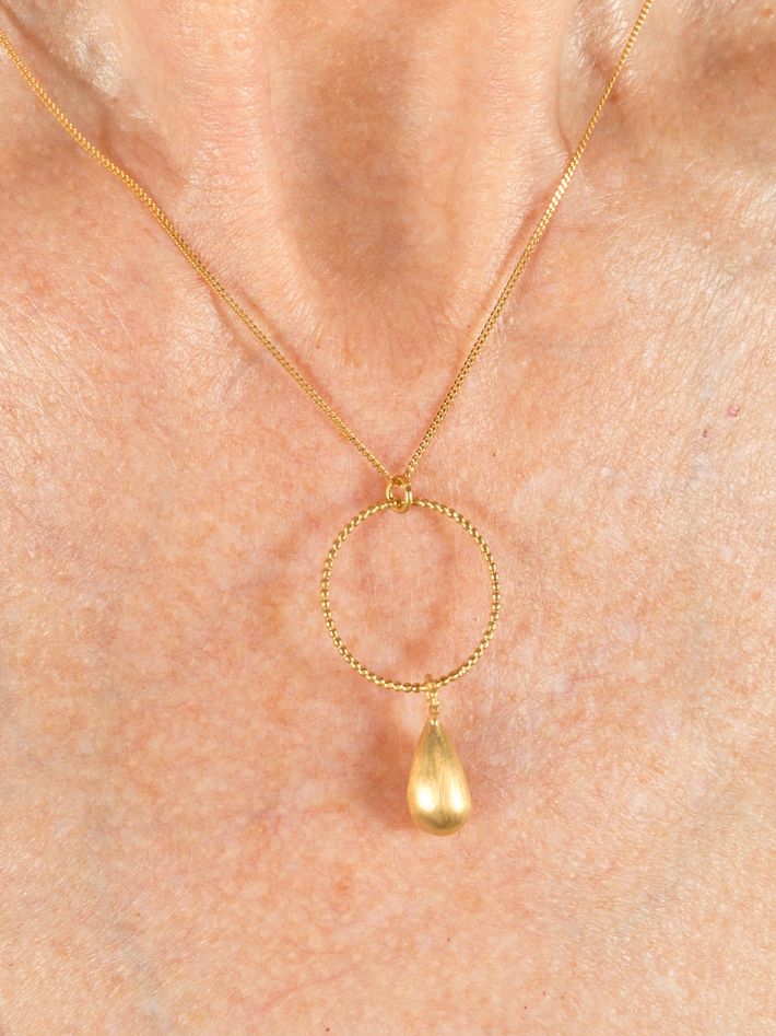 Golden halo teardrop pendant necklace 