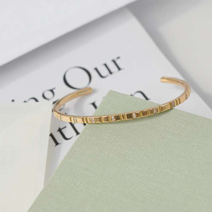 Lovelines Embrace Bangle