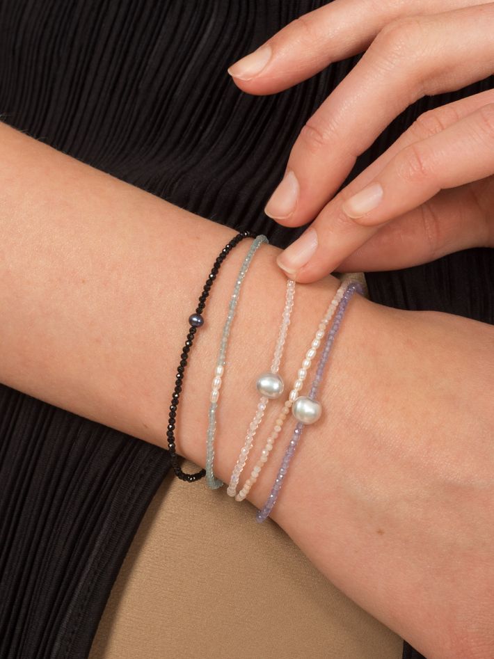 Aquamarine and three pearl beaded bracelet