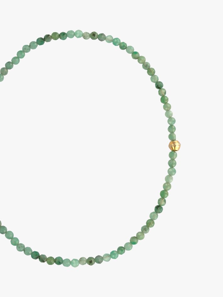 Emerald and gold beaded bracelet