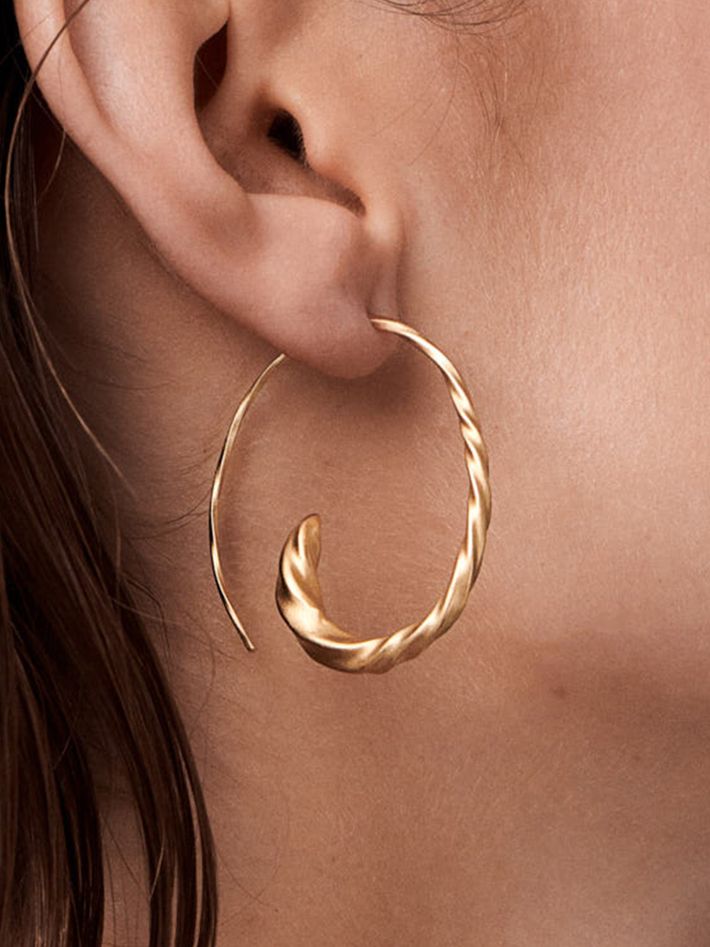 Large flow asymmetric hoops