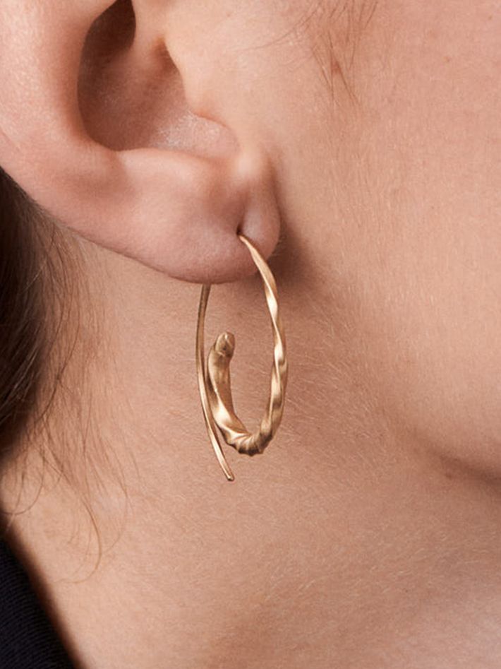 Small flow asymmetric hoops