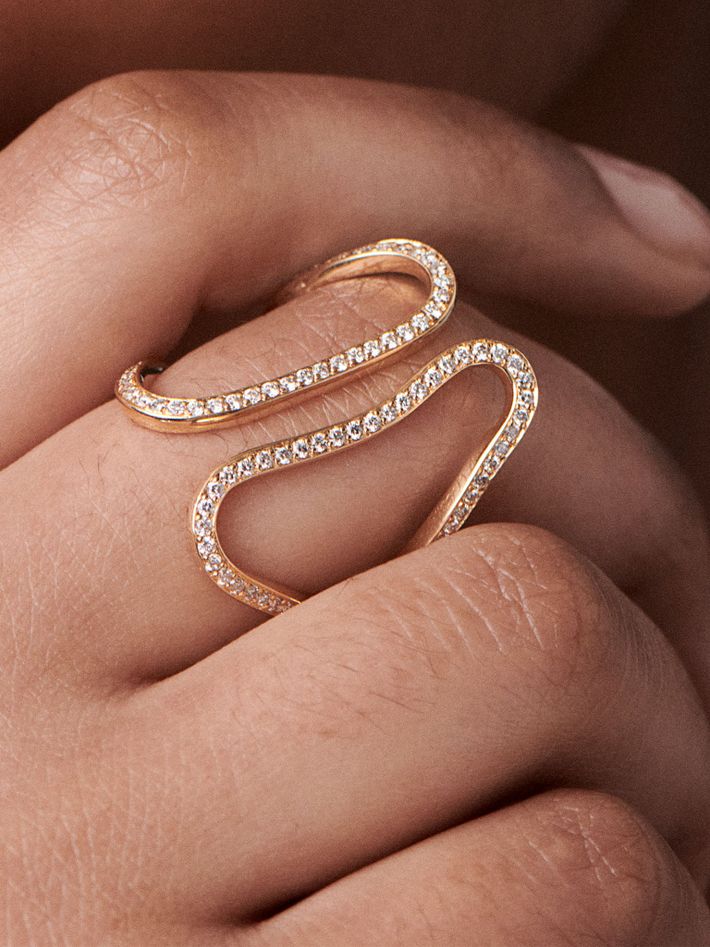 Embrace ring with diamonds