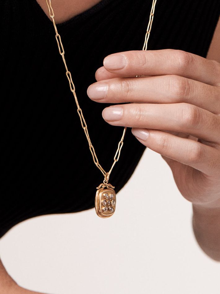 Giraf pendant with diamonds