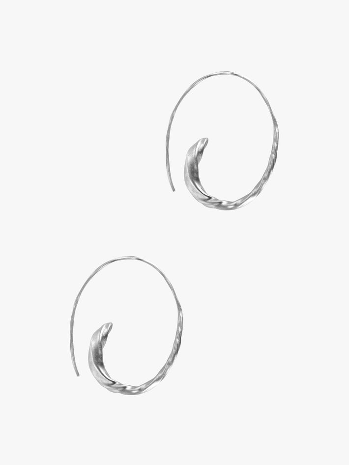 Large flow asymmetric hoops