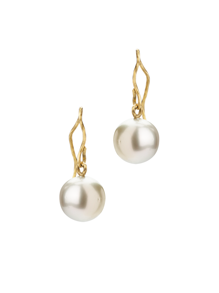 Flow pearl earrings